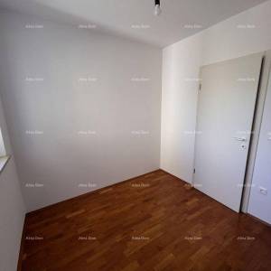 Novigrad – prostran četverosoban stan, 76 m², 200 m od mora i plaže Karpinjan