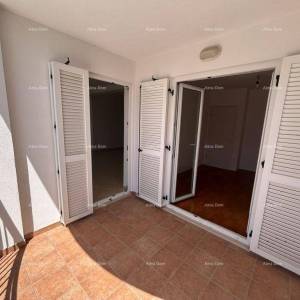Novigrad – prostran četverosoban stan, 76 m², 200 m od mora i plaže Karpinjan