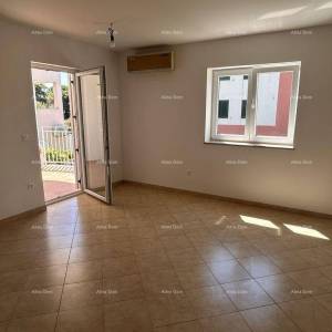 Novigrad – prostran četverosoban stan, 76 m², 200 m od mora i plaže Karpinjan
