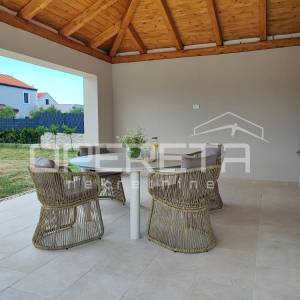 Novoizgrađena Vila s bazenom 187 m2, parcela 1.852 m2, Zemunik Gornji, Zadar