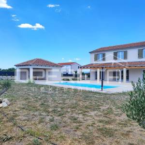 Novoizgrađena Vila s bazenom 187 m2, parcela 1.852 m2, Zemunik Gornji, Zadar