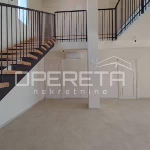 Novoizgrađena Vila s bazenom 187 m2, parcela 1.852 m2, Zemunik Gornji, Zadar