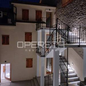 Novouređena kuća s 3 apartmana, Skradin