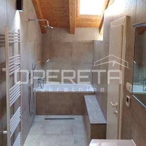 Novouređena kuća s 3 apartmana, Skradin