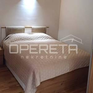 Novouređena kuća s 3 apartmana, Skradin