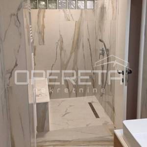 Novouređena kuća s 3 apartmana, Skradin