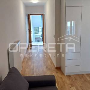 Novouređena kuća s 3 apartmana, Skradin