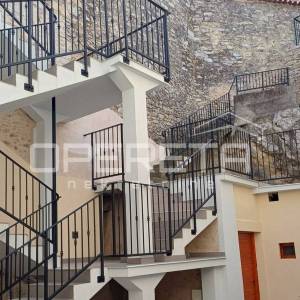 Novouređena kuća s 3 apartmana, Skradin