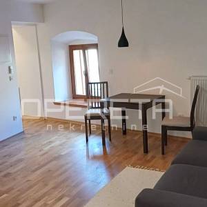 Novouređena kuća s 3 apartmana, Skradin