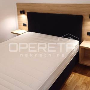 Novouređena kuća s 3 apartmana, Skradin