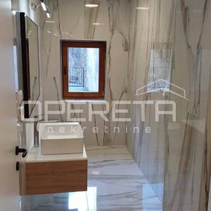 Novouređena kuća s 3 apartmana, Skradin