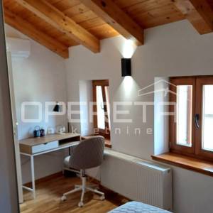 Novouređena kuća s 3 apartmana, Skradin