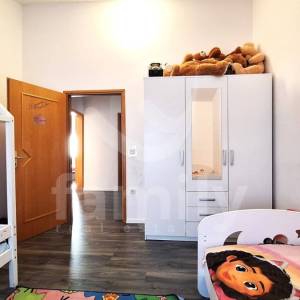 OBITELJSKA KUĆA SA TRI STANA