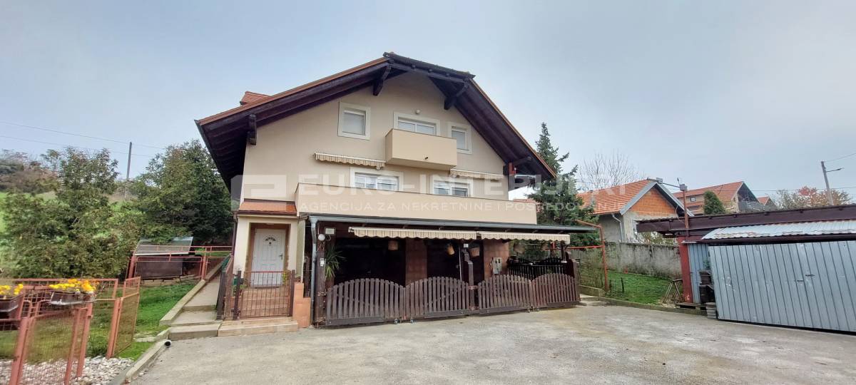 Obiteljska kuća u naselju Bizek površine 381 m², bez provizije!