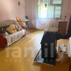 OBITELJSKO IMANJE U LAĐEVCU – DVIJE KUĆE, PODRUMI, POMOĆNI OBJEKTI I OKUĆNICE
