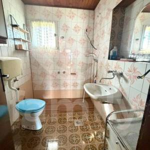 OBITELJSKO IMANJE U LAĐEVCU – DVIJE KUĆE, PODRUMI, POMOĆNI OBJEKTI I OKUĆNICE