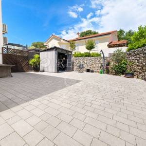 Okolica Malinske – namještena dvojna kuća na mirnoj lokaciji