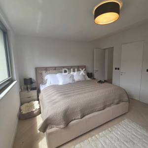 OPATIJA, CENTAR- penthouse 218,82m², DB+3S, s panoramskim pogledom na more 200m od plaže - S9
