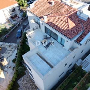 OPATIJA, CENTAR- penthouse 218,82m², DB+3S, s panoramskim pogledom na more 200m od plaže - S9