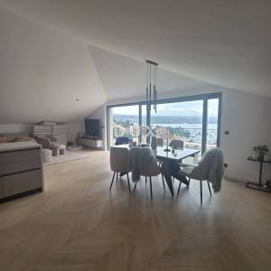 OPATIJA, CENTAR- penthouse 218,82m², DB+3S, s panoramskim pogledom na more 200m od plaže - S9
