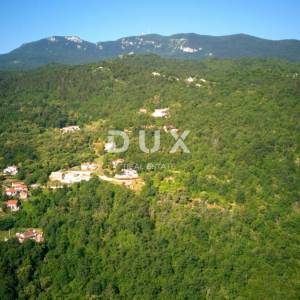 OPATIJA, DOBREĆ - Građevinsko zemljište sa starinom i pripojenom zelenom zonom , 4747m2