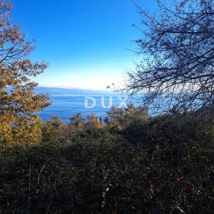OPATIJA, DOBREĆ - Građevinsko zemljište sa starinom i pripojenom zelenom zonom , 4747m2