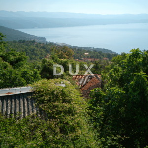 OPATIJA, DOBREĆ - Građevinsko zemljište sa starinom i pripojenom zelenom zonom , 4747m2