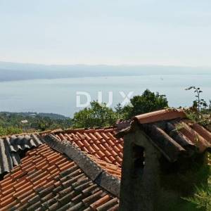 OPATIJA, DOBREĆ - Građevinsko zemljište sa starinom i pripojenom zelenom zonom , 4747m2