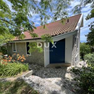 OPATIJA, MATULJI – unikatna obiteljska vila s bazenom i panoramskim pogledom