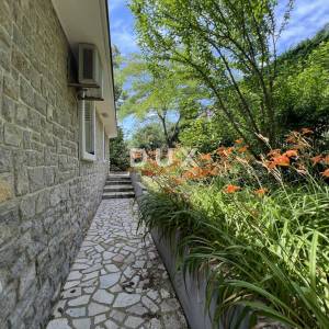 OPATIJA, MATULJI – unikatna obiteljska vila s bazenom i panoramskim pogledom