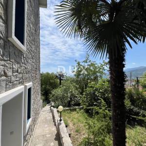 OPATIJA, MATULJI – unikatna obiteljska vila s bazenom i panoramskim pogledom