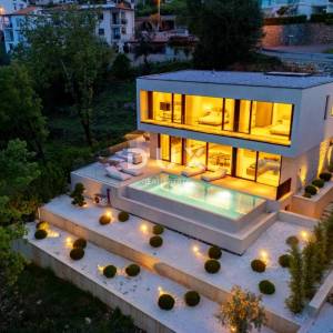 OPATIJA, MOŠĆENIČKA DRAGA - luksuzna vila s bazenom na vrh poziciji s panoramskim pogledom na more