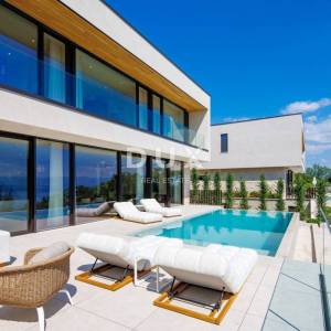 OPATIJA, MOŠĆENIČKA DRAGA - luksuzna vila s bazenom na vrh poziciji s panoramskim pogledom na more