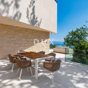 OPATIJA, MOŠĆENIČKA DRAGA - luksuzna vila s bazenom na vrh poziciji s panoramskim pogledom na more
