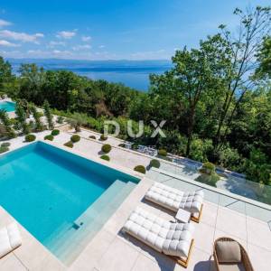 OPATIJA, MOŠĆENIČKA DRAGA - luksuzna vila s bazenom na vrh poziciji s panoramskim pogledom na more