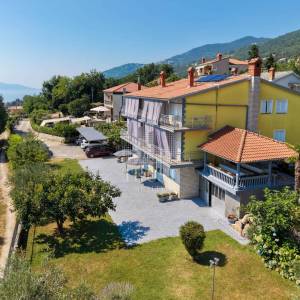OPATIJA, OPRIČ - Apartmanska kuća za prodaju