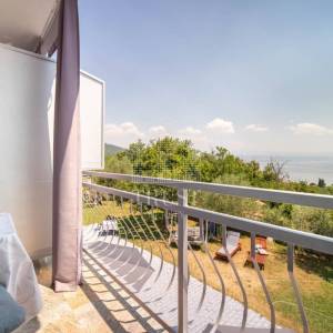 OPATIJA, OPRIČ - Apartmanska kuća za prodaju