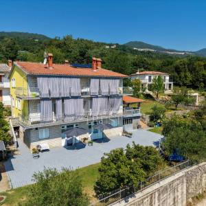 OPATIJA, OPRIČ - Apartmanska kuća za prodaju