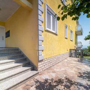 OPATIJA, OPRIČ - Apartmanska kuća za prodaju
