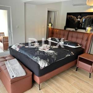 OPATIJA, POLJANE - Prekrasna vila s bazenom i pogledom na more na osami, blizina Opatije