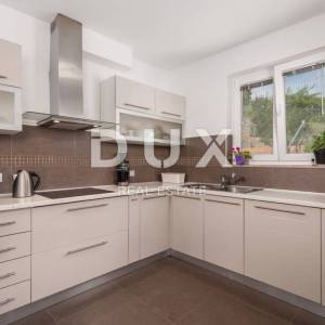 Opatija, Veprinac, samostojeća vila, 200 m2, bazen, igralište, pogled na Kvarner