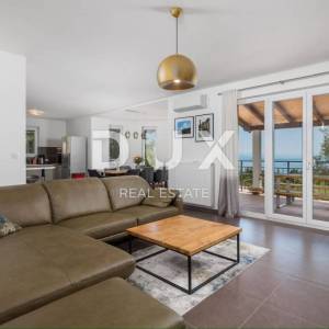 Opatija, Veprinac, samostojeća vila, 200 m2, bazen, igralište, pogled na Kvarner