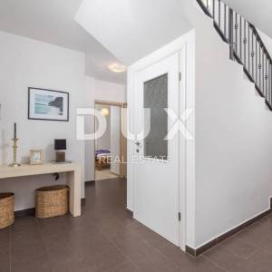 Opatija, Veprinac, samostojeća vila, 200 m2, bazen, igralište, pogled na Kvarner