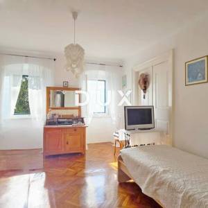 OPATIJA, VOLOSKO - Stan s karakterom i pogledom na more, 94 m²