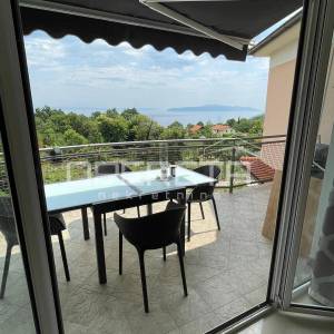 Opatijska rivijera – prostrana kuća s pet apartmana i panoramskim pogledom na mo