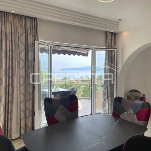 Opatijska rivijera – prostrana kuća s pet apartmana i panoramskim pogledom na mo