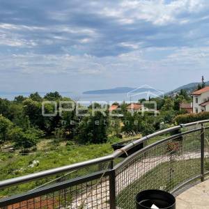 Opatijska rivijera – prostrana kuća s pet apartmana i panoramskim pogledom na mo