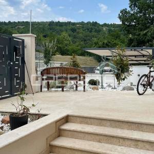 Opatijska rivijera – prostrana kuća s pet apartmana i panoramskim pogledom na mo
