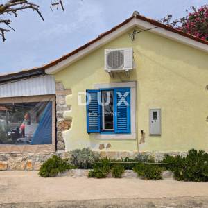 OTOK CRES - Ribarska kućica 1. red do mora, u mirnoj lučici, s terasom nad valovima