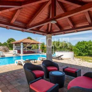 Otok Krk, Dobrinj, samostojeća vila s bazenom